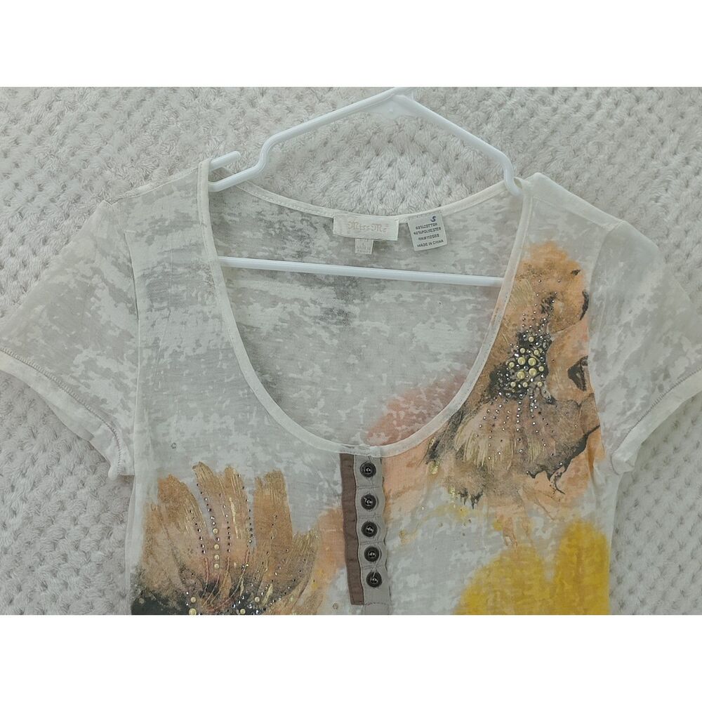 Miss Me Women's Large Embellished Cream Floral Short Sleeve Burnout Tee - Picture 7 of 12